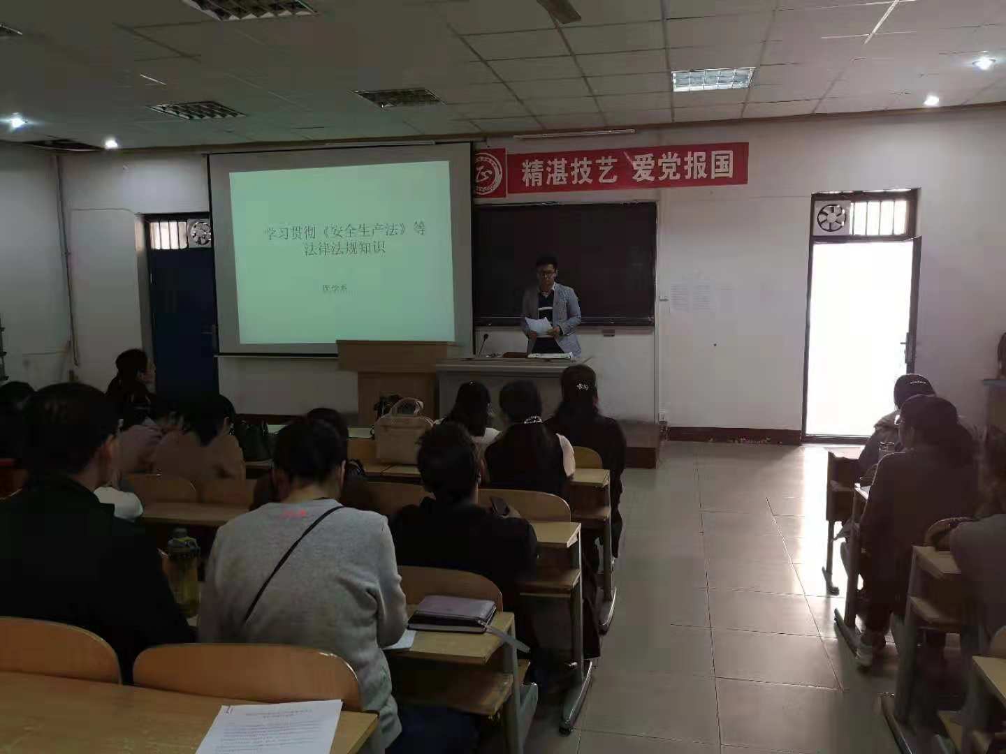 5bd955c0c8255.jpg