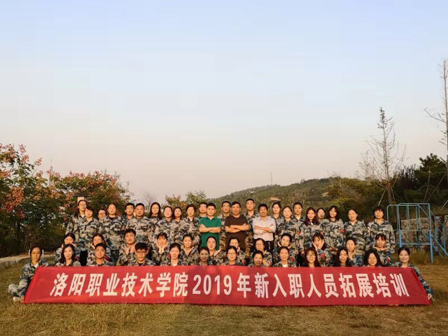 5d8ede449b8f7.jpg