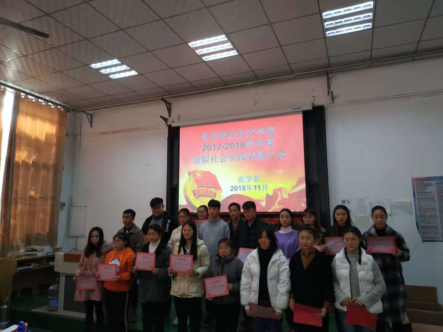 5bffe932d4d31.jpg