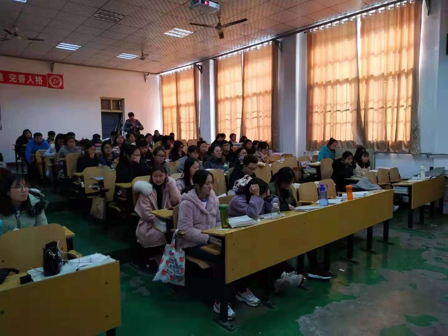 5bfd2757458e2.jpg